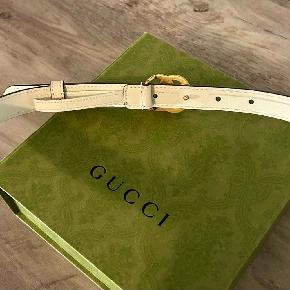 Gucci Marmont Ivory Leather Belt with Gold GG Buckle - Picture 4 of 4